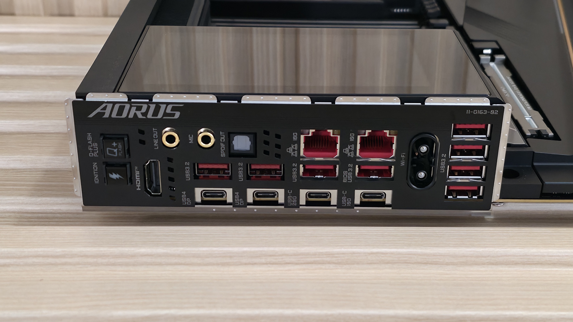 Gigabyte X870E Aorus Xtreme X3D AI Top - Rear IO