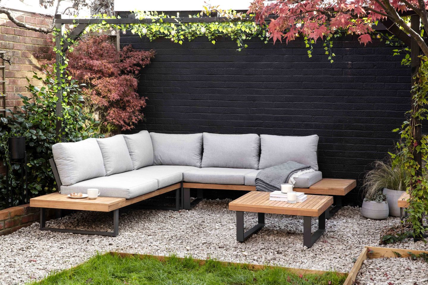 How to choose garden furniture | Real Homes