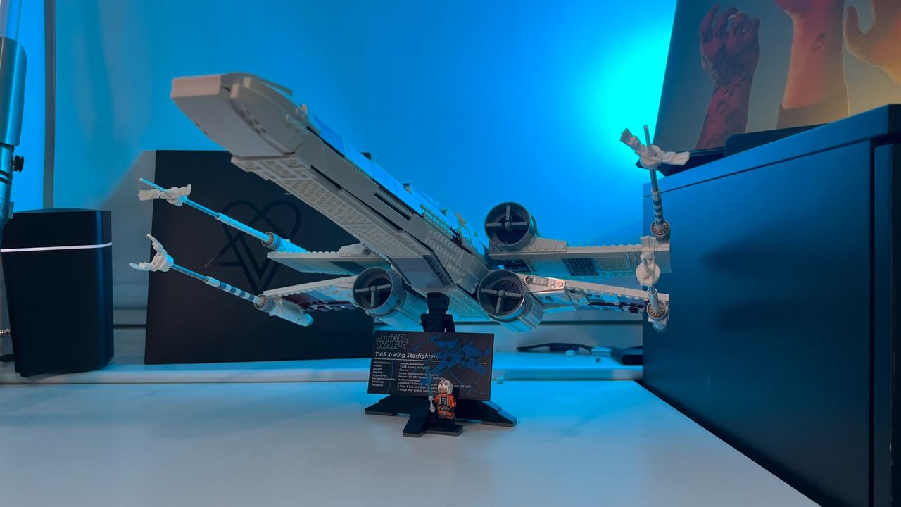 Lego Star Wars X-Wing Starfighter 75355-ship on stand (16 by 9).