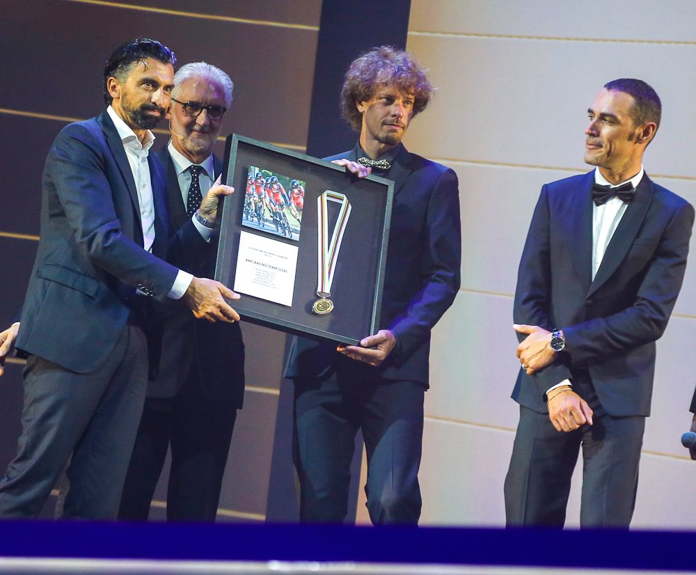 BMC's Manuel Quinziato and Daniel Oss collect the team time trial world championship prize.