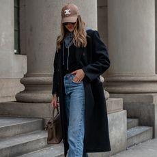 amy jackson wearing jeans and a baseball cap