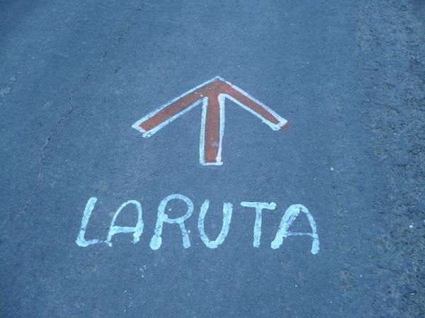 Some arrows are painted on the road at La Ruta to minimize course tampering.