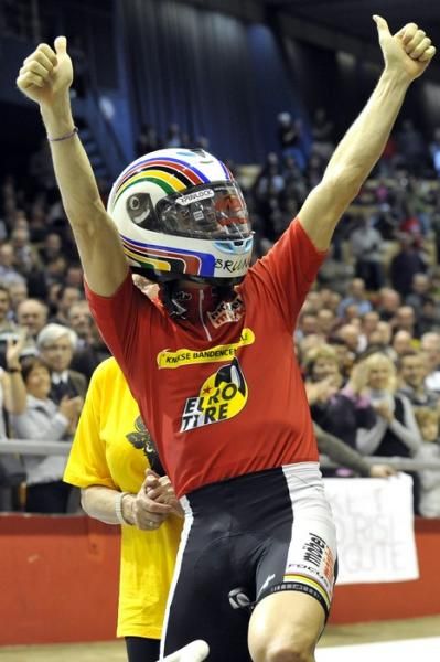 Bruno Risi clowns around