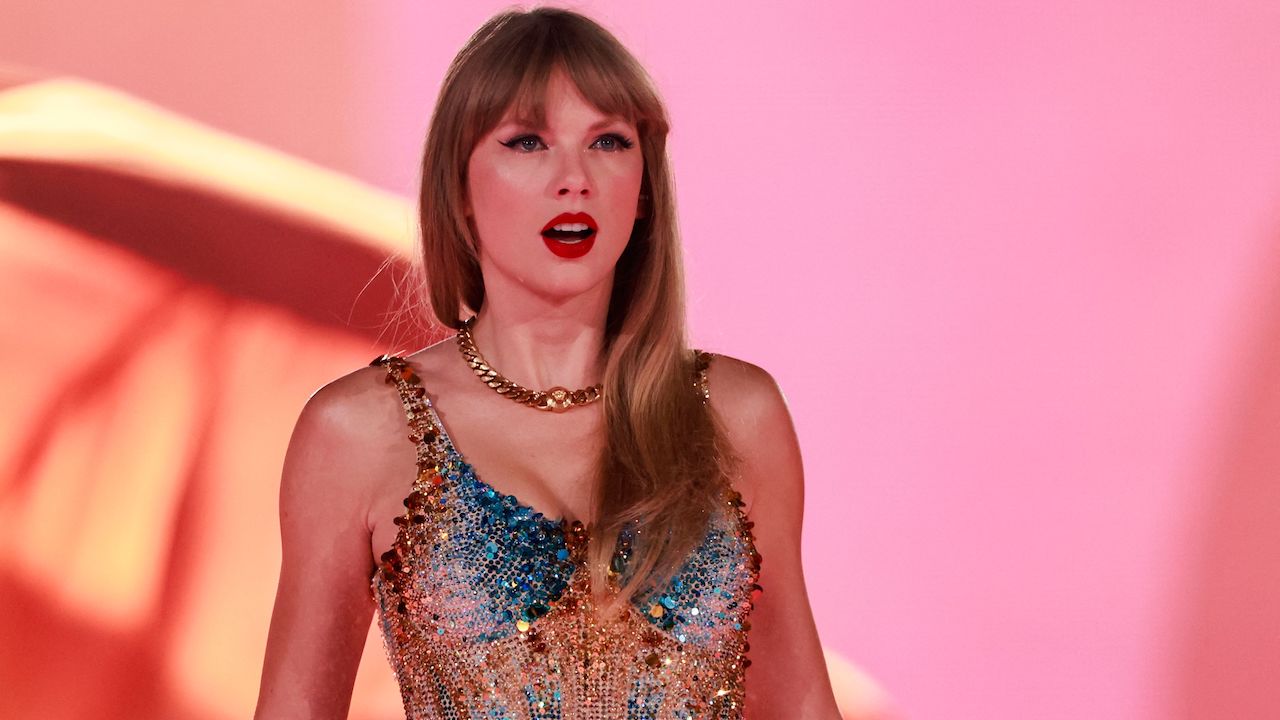 Taylor Swift's Edgy-Prep Look Is So 'Reputation'-Coded