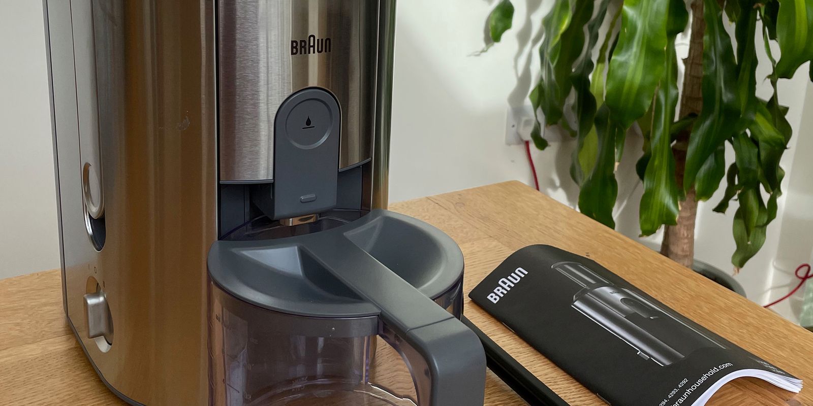 Braun Identity Collection J700 Juicer: a streamlined juicer for modern ...
