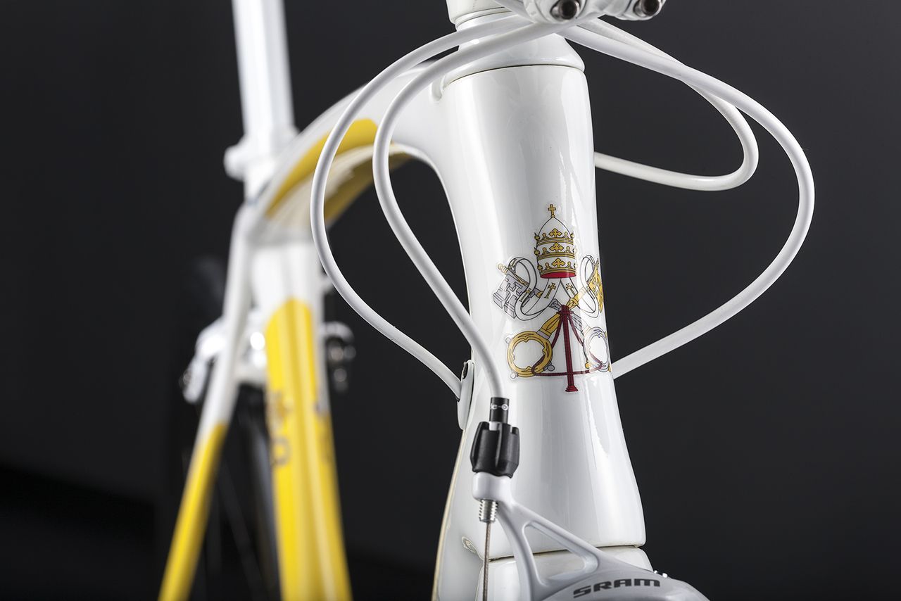 The Specialized Venge presented to Pope Francis by Peter Sagan