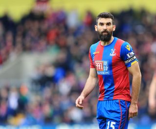 Mile Jedinak playing for Crystal Palace, 2016