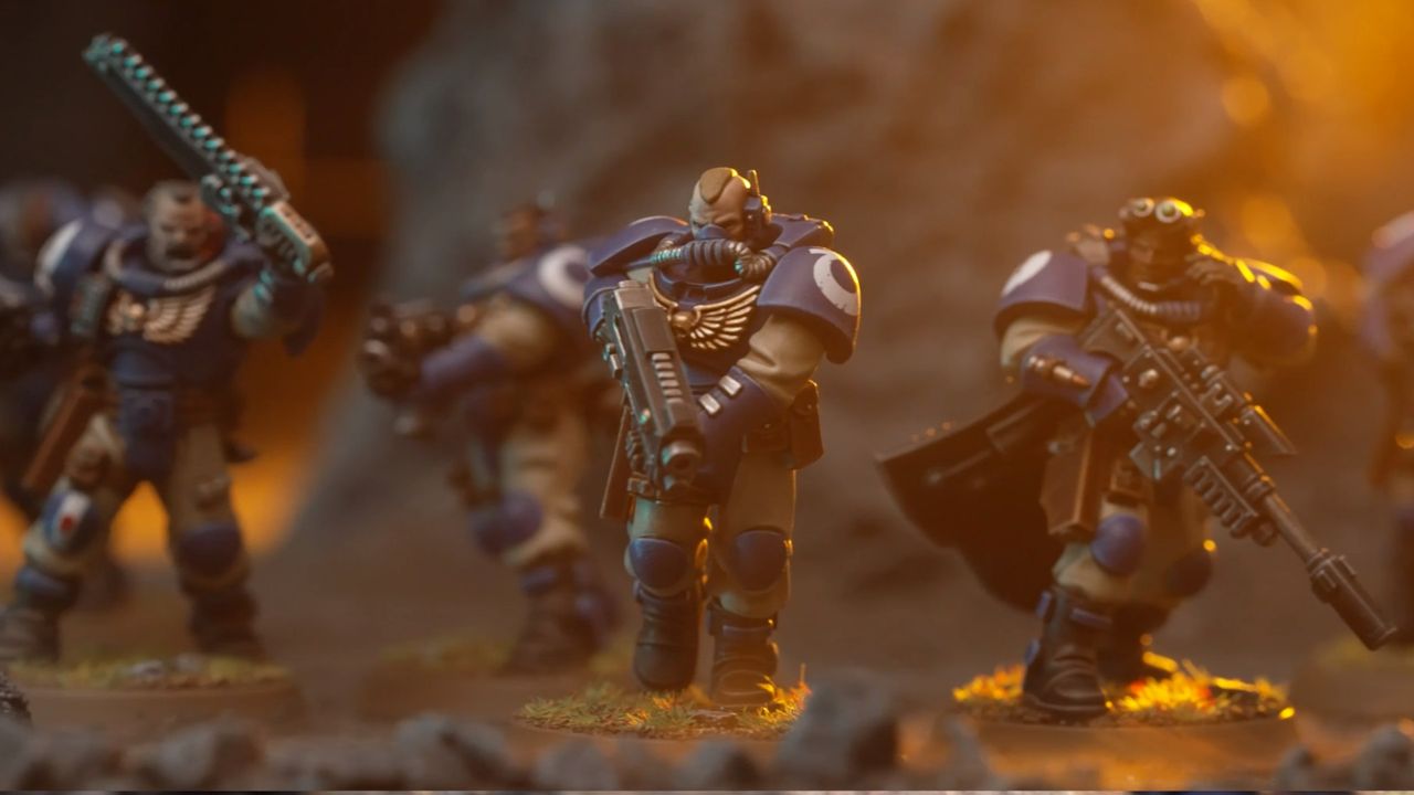 Warhammer 40,000 Space Marine Scouts sneak forward