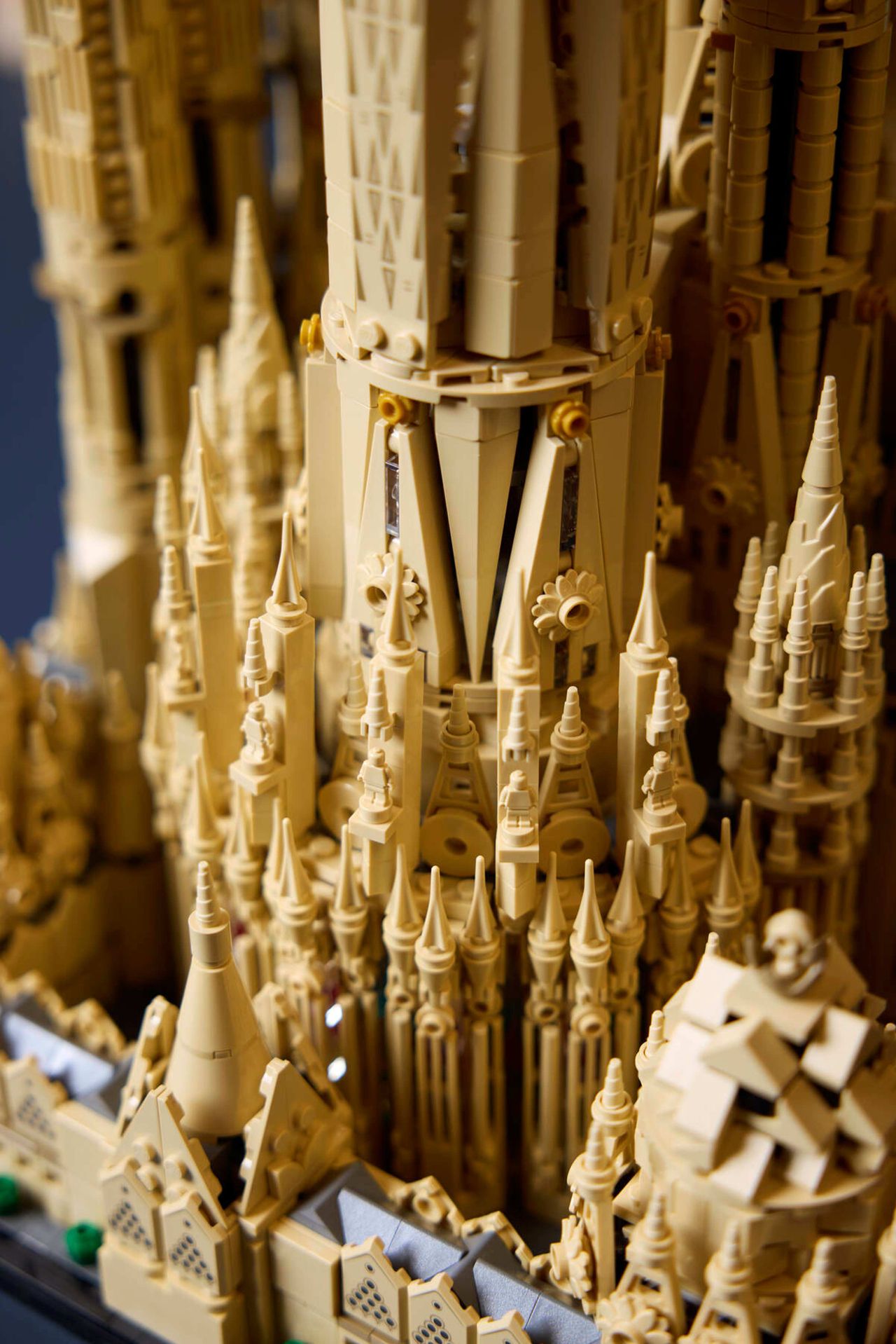 Tower details on Lego's Sagrada Fam&iacute;lia set