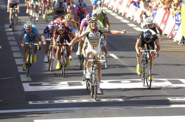 Mark Cavendish (HTC-Columbia) raises his arms in celebration