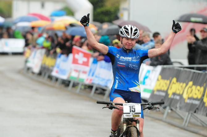 Tanja Zakelj (Unior Tools Team) claiming fourth place