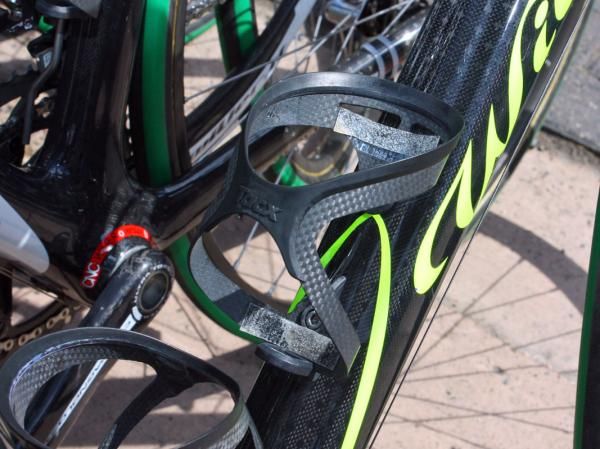 Lampre's carbon fiber Tacx Tao cages were augmented with strips of grip tape.