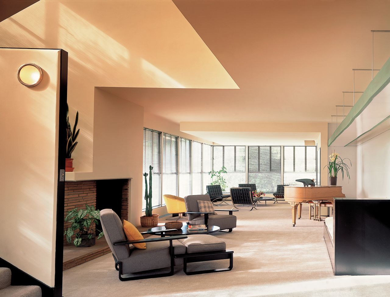 Remarkable modernist houses for sale in Los Angeles Wallpaper