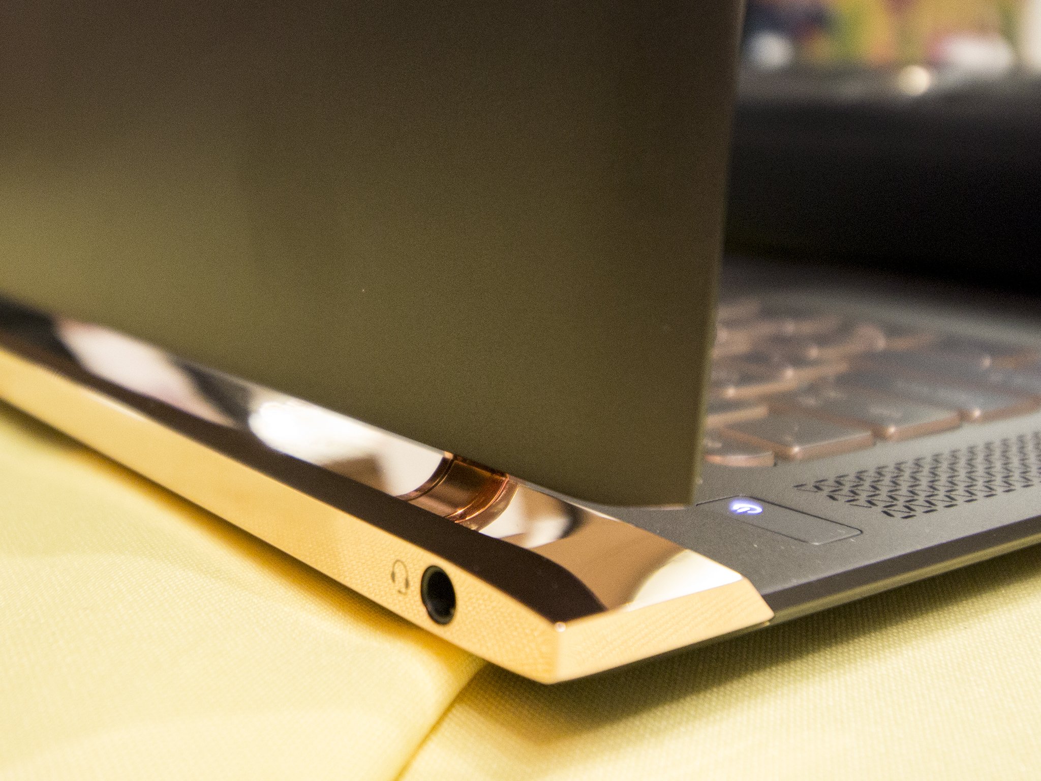 HP Spectre headphone jack
