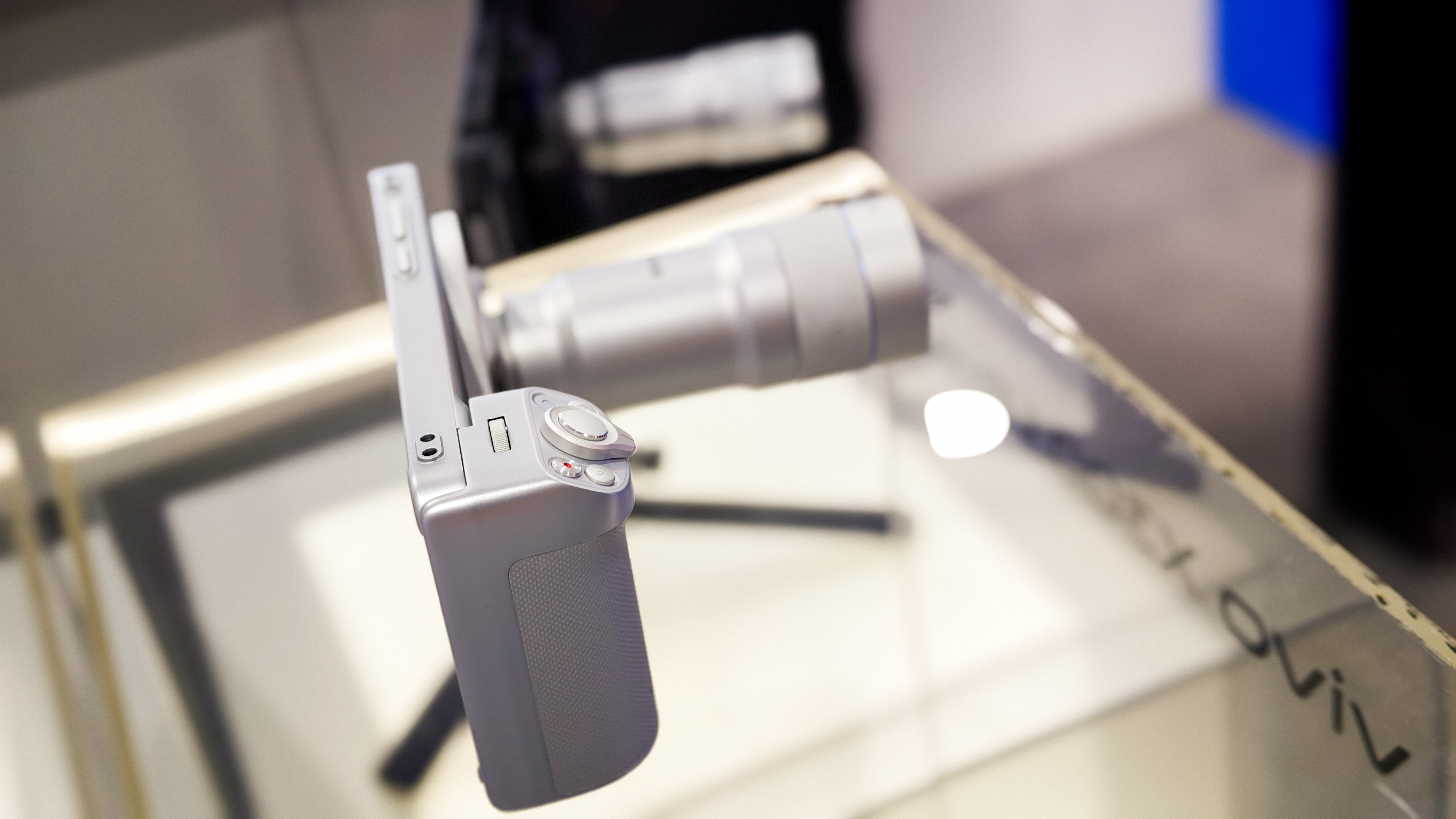 Vivo X300 Ultra hands-on at MWC 2026