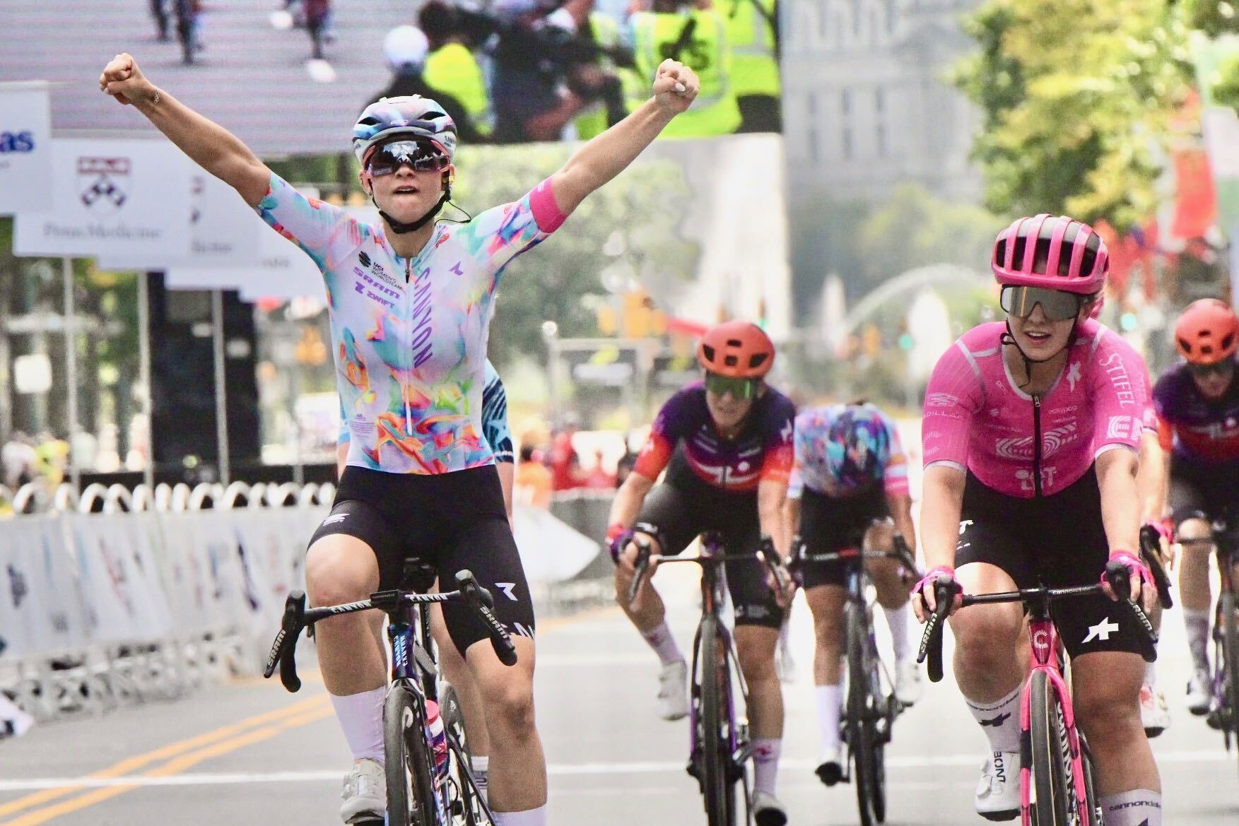 Chiara Consonni celebrates her victory