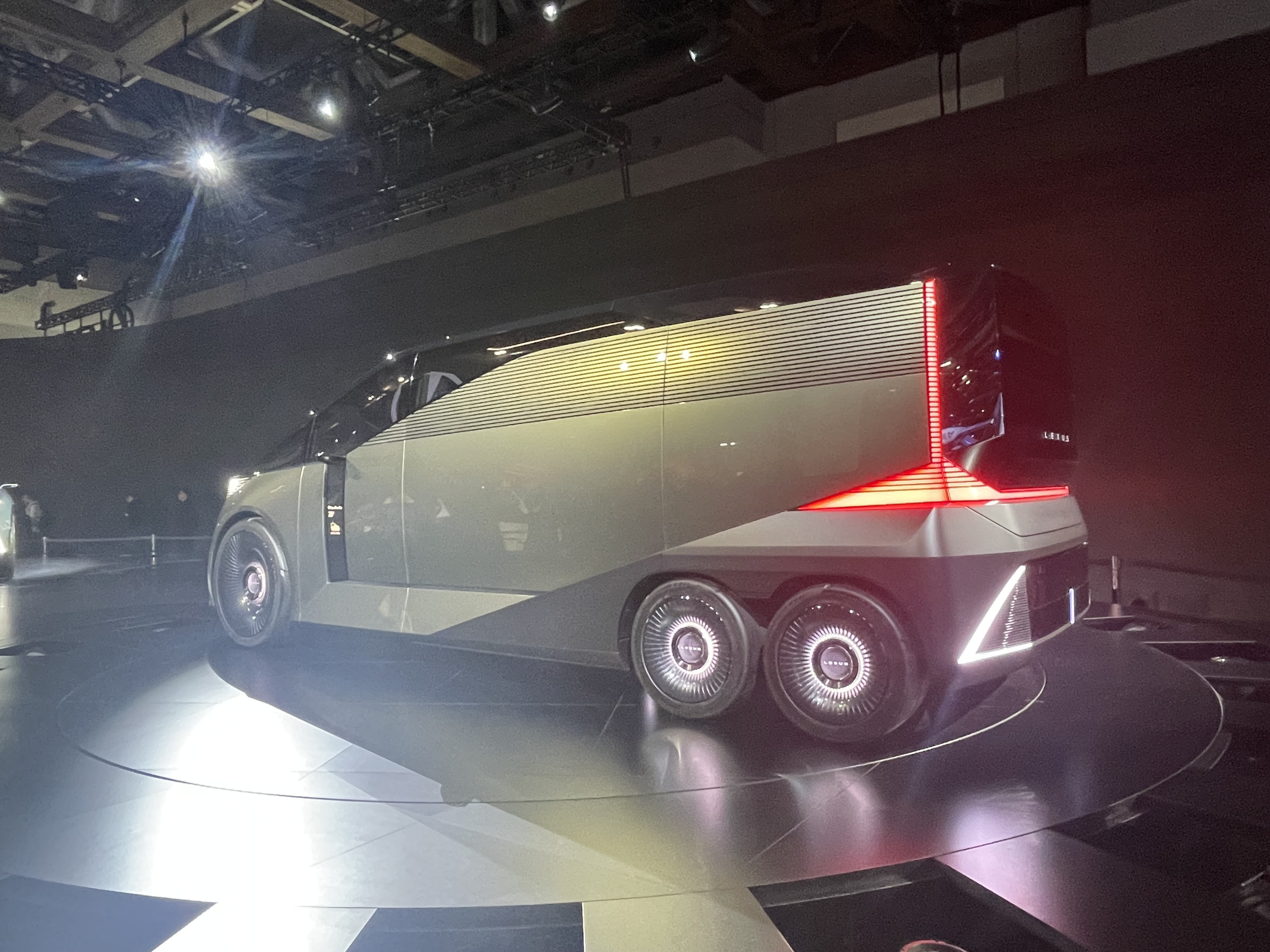 Lexus LS (six-wheeler) concept