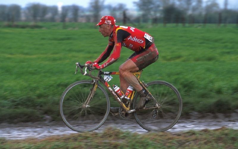 Andrei Tchmil riding on the muddy pave in 2001