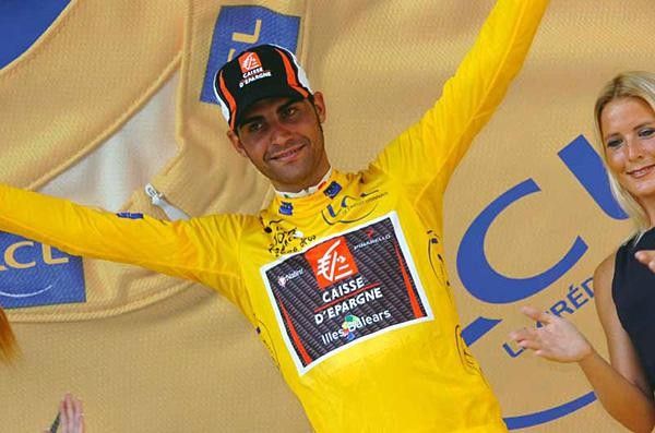 Oscar Pereiro (Caisse d'Epargne) in the maillot jaune