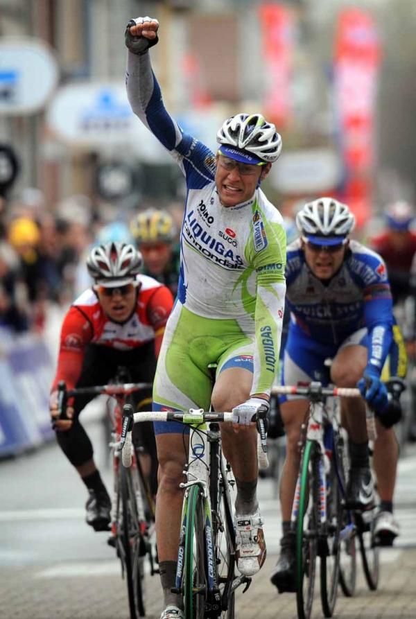 Jacopo Guarnieri (Liquigas-Cannondale) gets the win ahead of Denis Galimzyanov (Katusha).