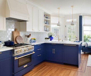 A dark blue and white kitchen with matching appliances