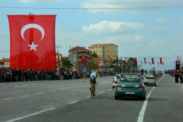 One of the ISD-Neri crew drops back to the team car