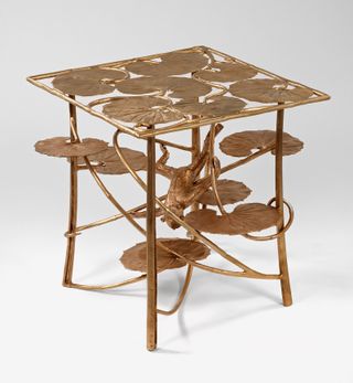 Golden leaf small table with swinging animal