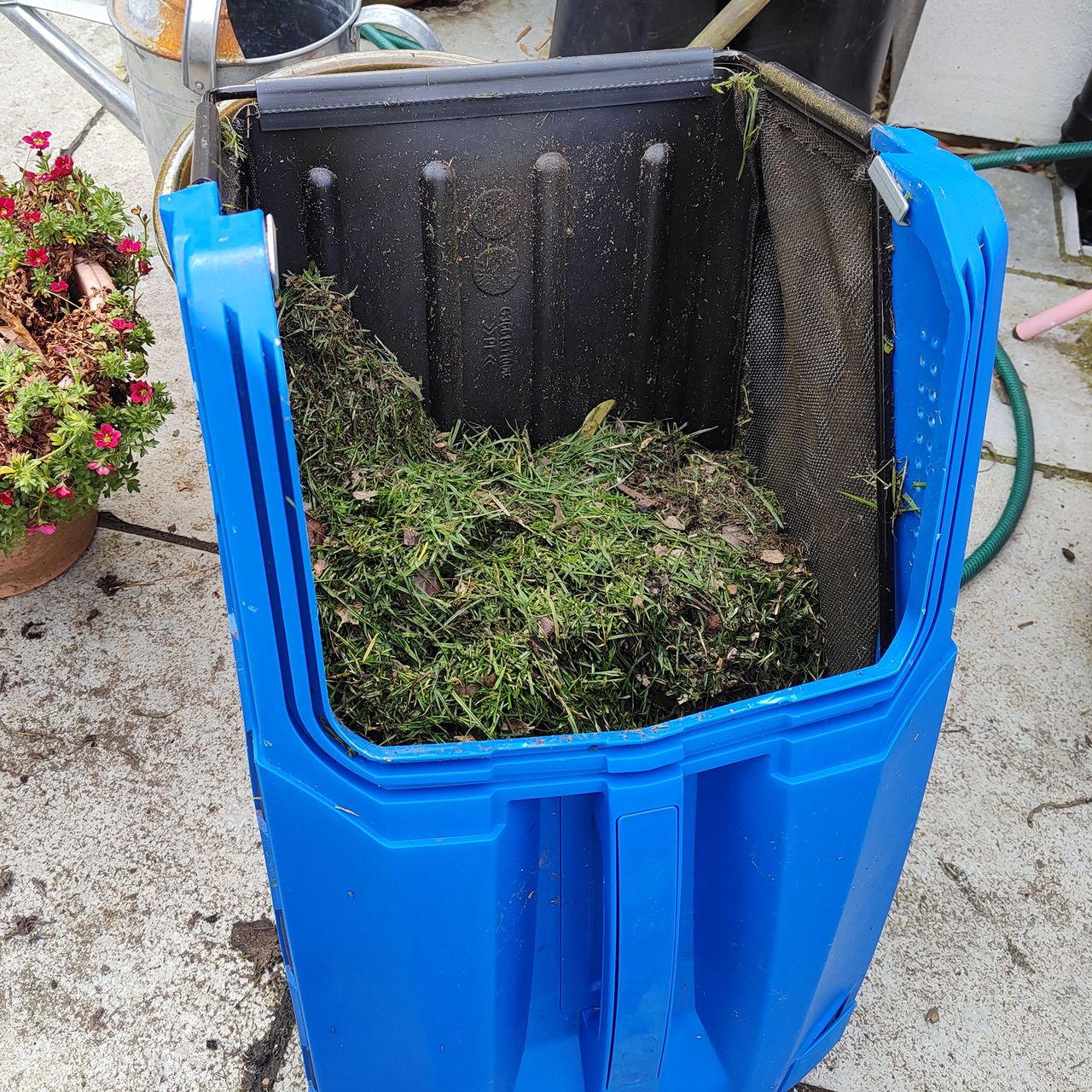 Hyundai HYM510SP Petrol Lawn Mower grass box