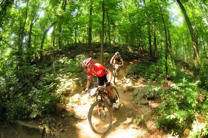 Howard Grotts (Specialized) trying to close a gap to Finsterwald on the second lap descent