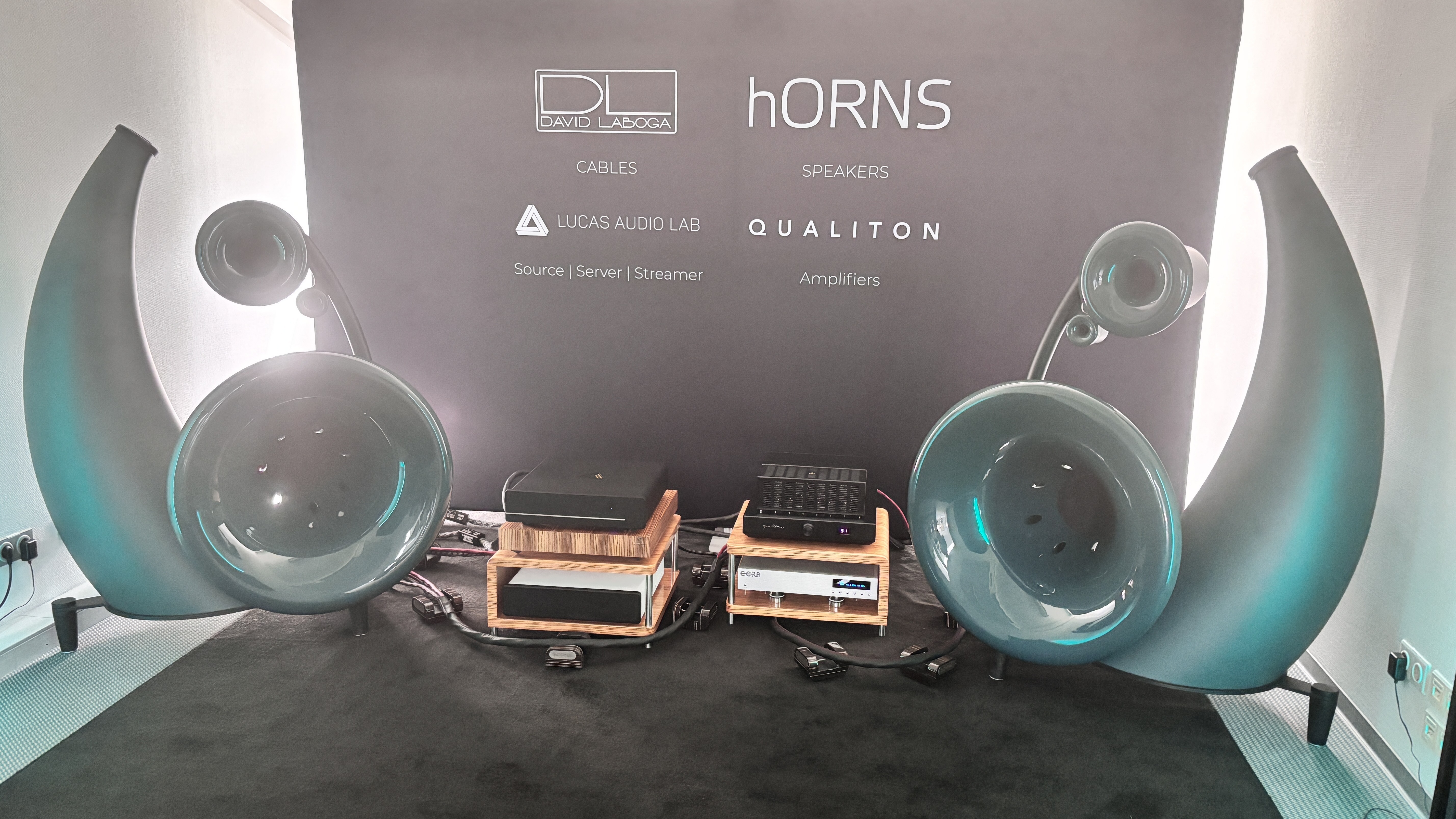 Horns Uniwersum Reference loudspeakers in green