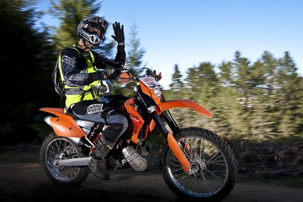 Rob Metz on the lead moto.
