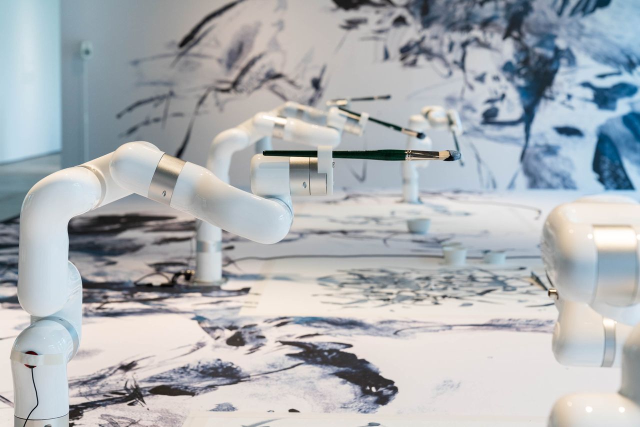 Robots with paintbrushes, part of artwork at Espoo Museum of Modern Art: Sougwen Chung: Assembly Lines, 2022