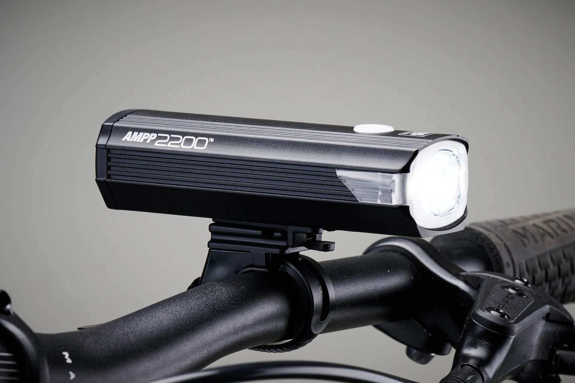 Cateye AMP 2200 mounted to a bicycle handlebar
