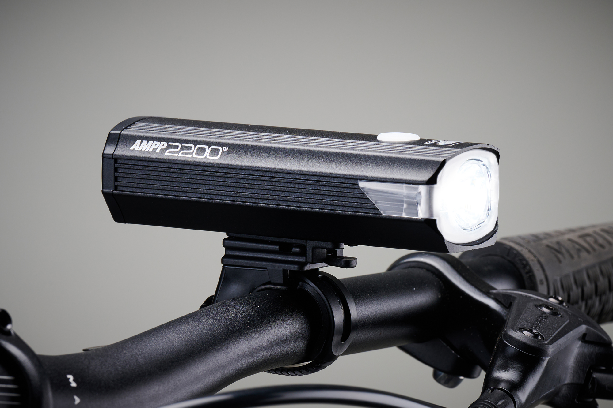 Cateye AMP 2200 mounted to a bicycle handlebar