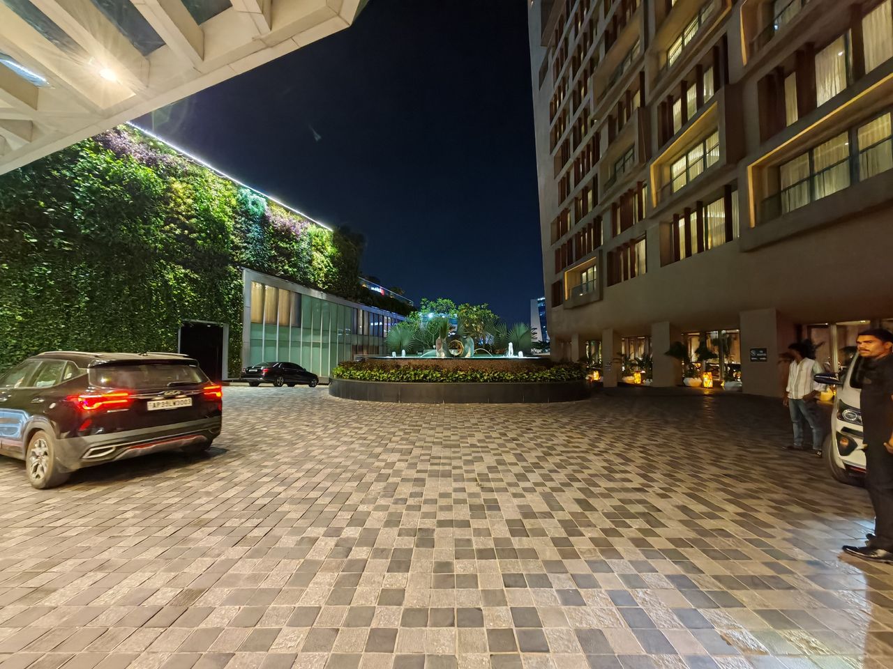 Photo of a fountain outside a restaurant taken with Porsche Design Honor Magic 6 RSR