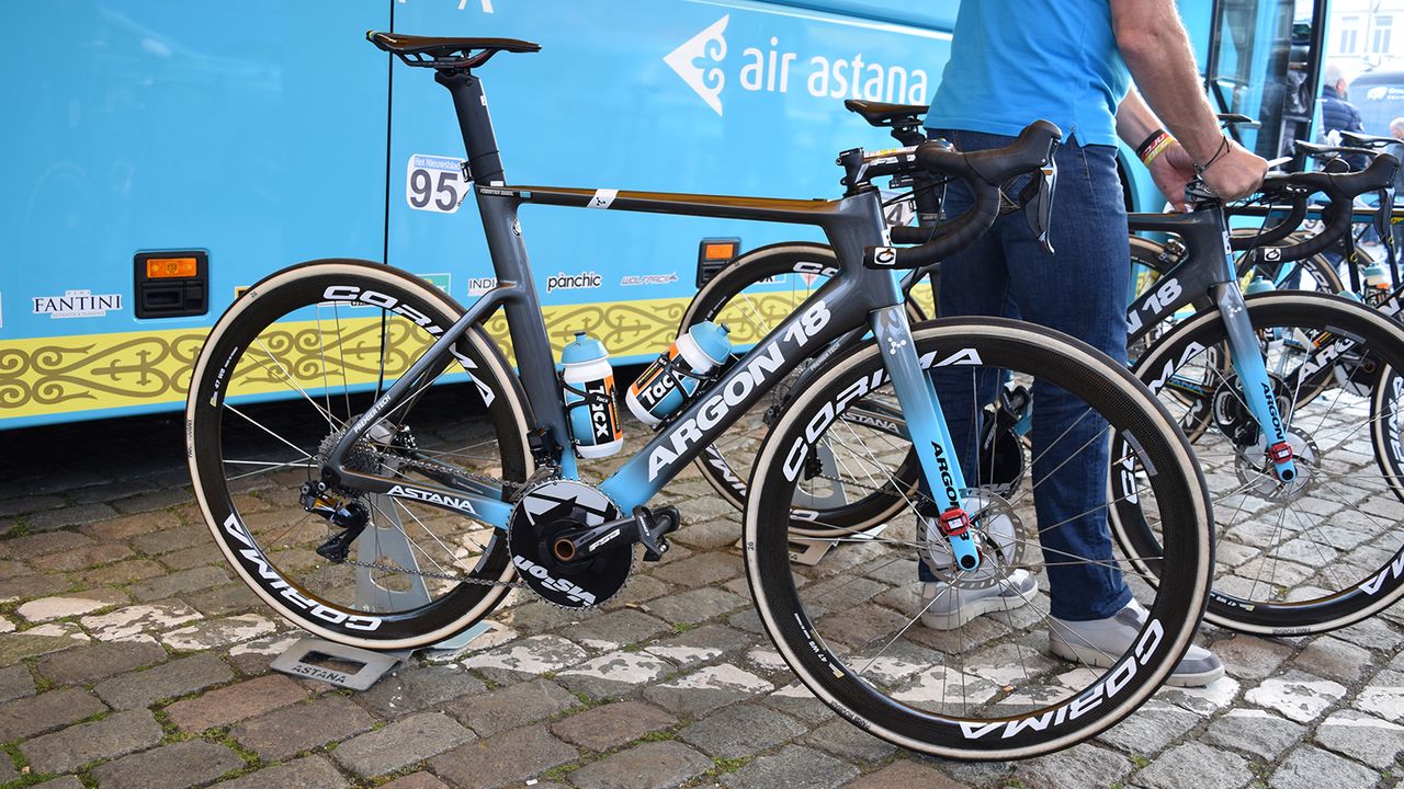 An closer look at the new fade design on the Astana bikes