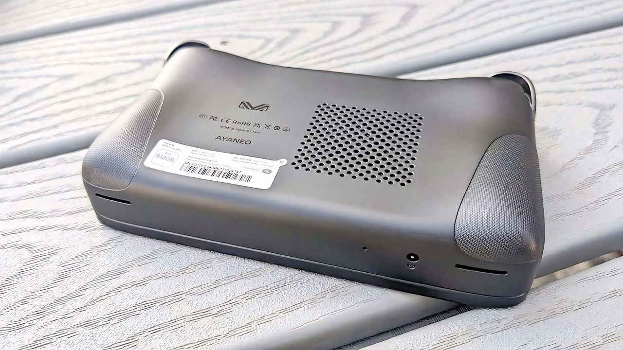 AYANEO Flip DS vents.