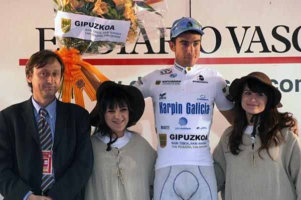 David Herrero Llorente (Karpin Galicia) leads the points competition.
