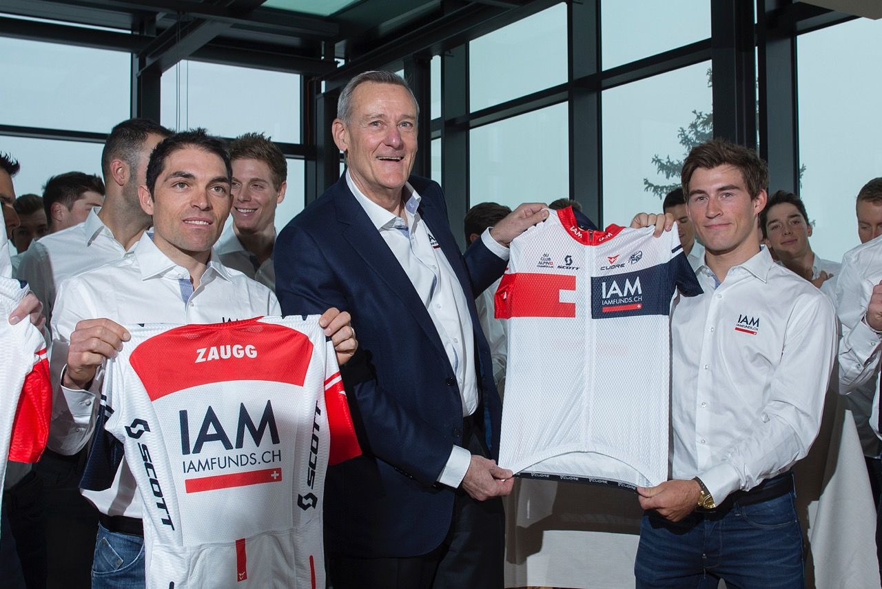 Michel Th&eacute;taz shows off the new 2016 IAM Cycling team kit