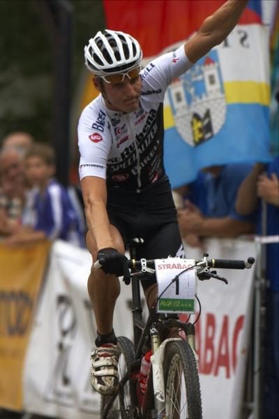 Jaroslav Kulhav&yacute; (Rubena Birell Specialized) celebrates his win