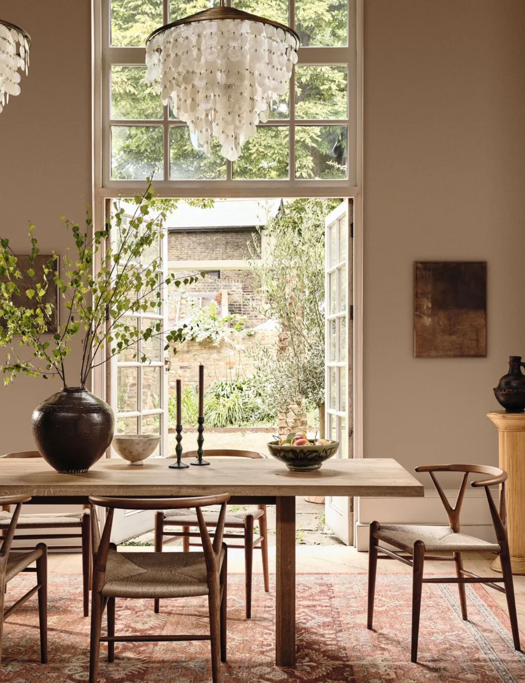 Dining room walls in Beige 02, Lick