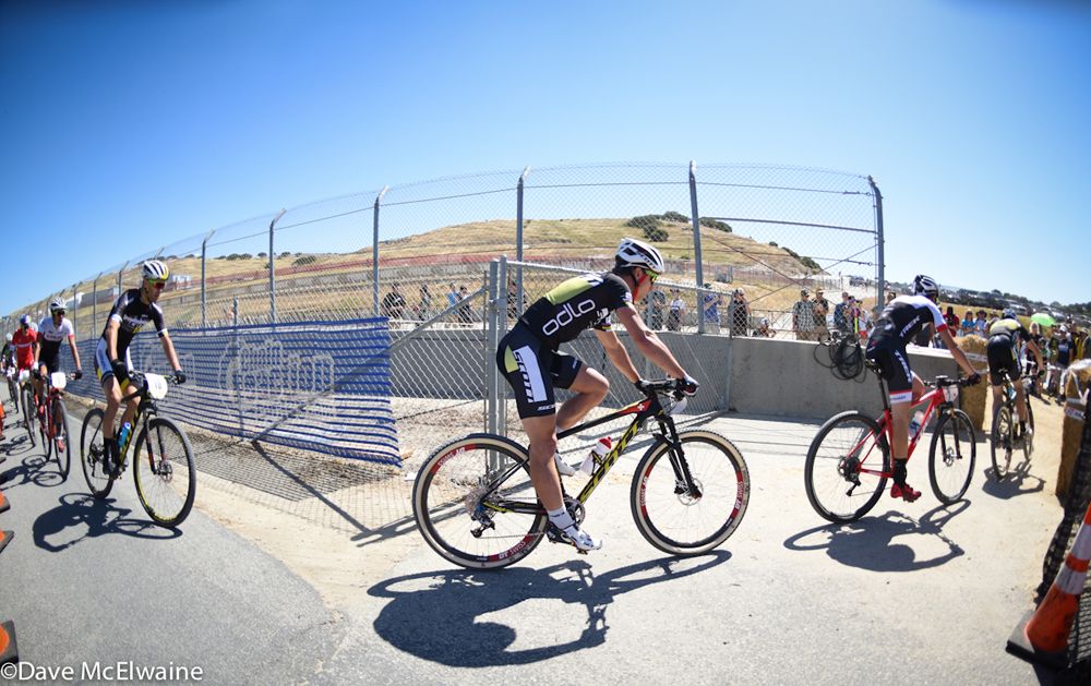 Nino Schurter (Scott Odlo) sat in a comfortable position at the end of lap one