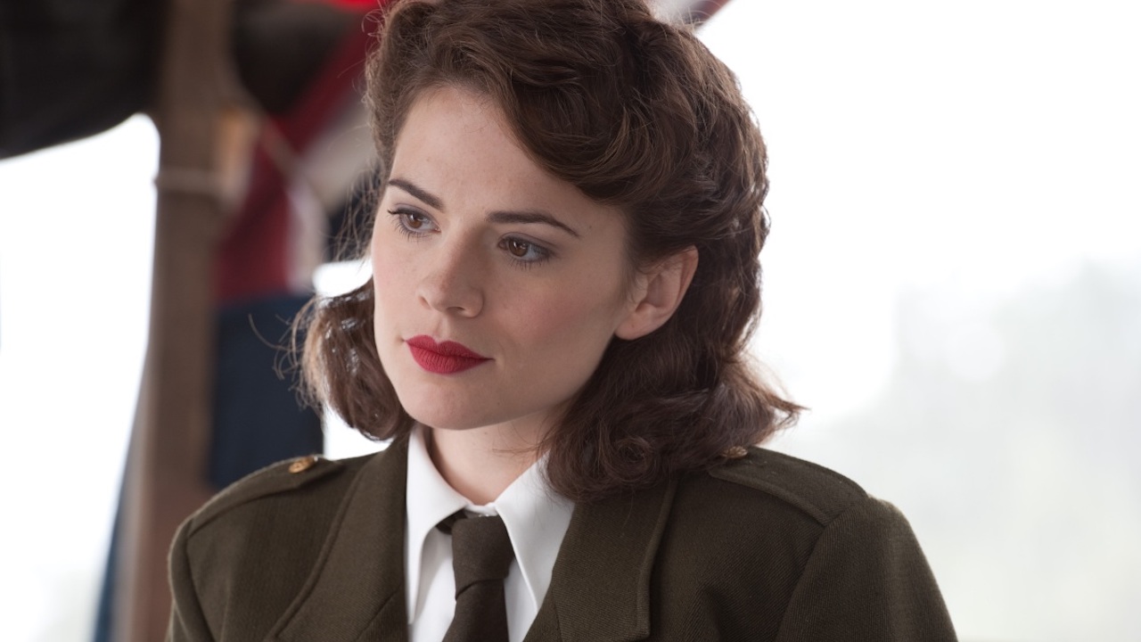 Hayley Atwell como Agente Carter como Capitán América: El primer vengador