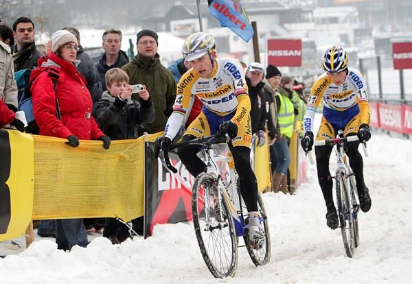 Bart Wellens leads Telenet - Fidea teammate Kevin Pauwels.