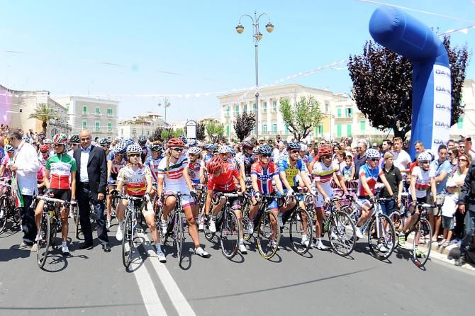 The women await the start of the Giro Rosa
