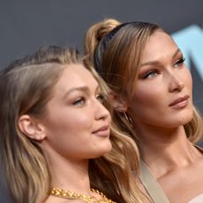 newark, new jersey august 26 gigi hadid l and bella hadid attend the 2019 mtv video music awards at prudential center on august 26, 2019 in newark, new jersey photo by axellebauer griffinwireimage