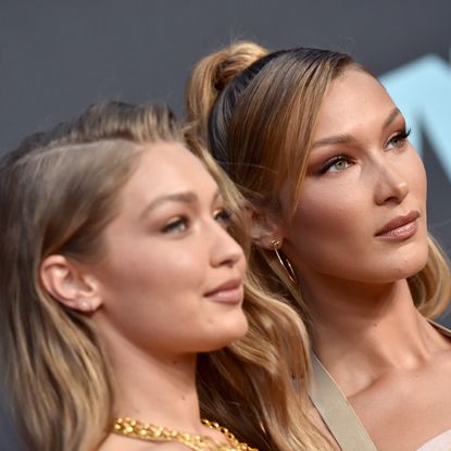 newark, new jersey august 26 gigi hadid l and bella hadid attend the 2019 mtv video music awards at prudential center on august 26, 2019 in newark, new jersey photo by axellebauer griffinwireimage