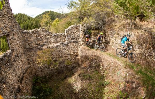 Adam Craig and Geoff Kabush and a third rider
