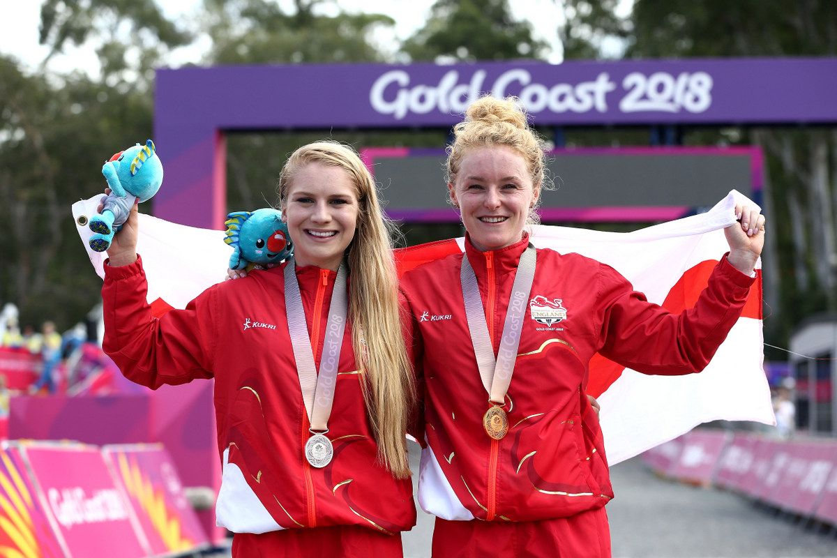 Evie Richards and Annie Last (England) with their medals
