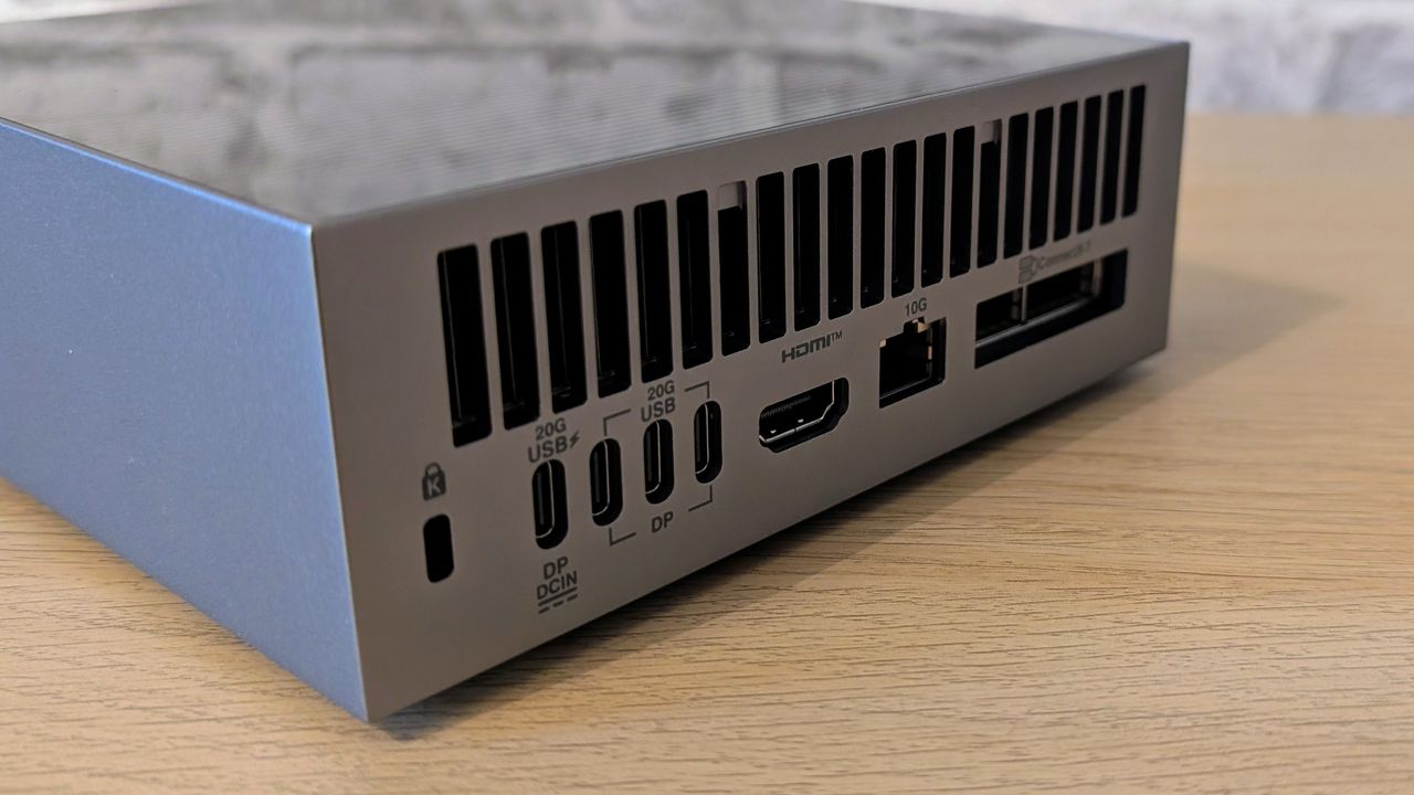 The Asus Ascent GX10 on a desk